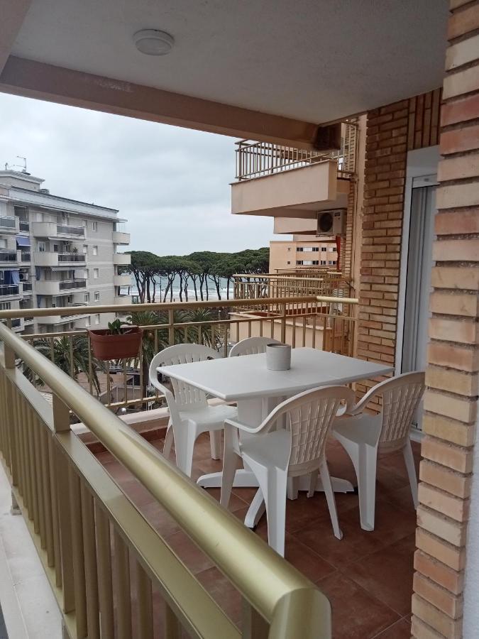 Seafront Apartment Pineda Beach ลาปีเนดา ภายนอก รูปภาพ