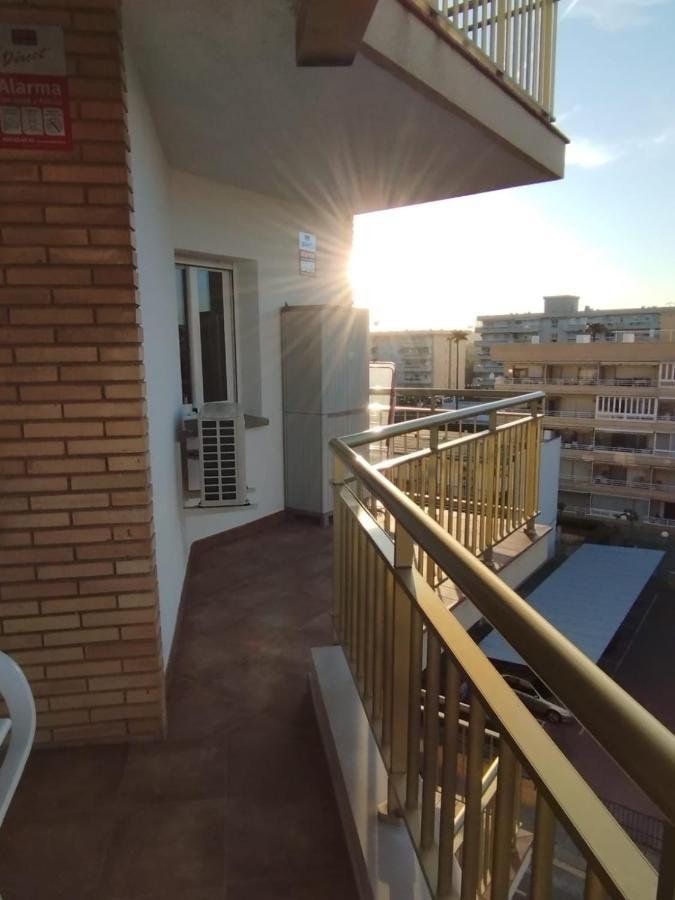Seafront Apartment Pineda Beach ลาปีเนดา ภายนอก รูปภาพ