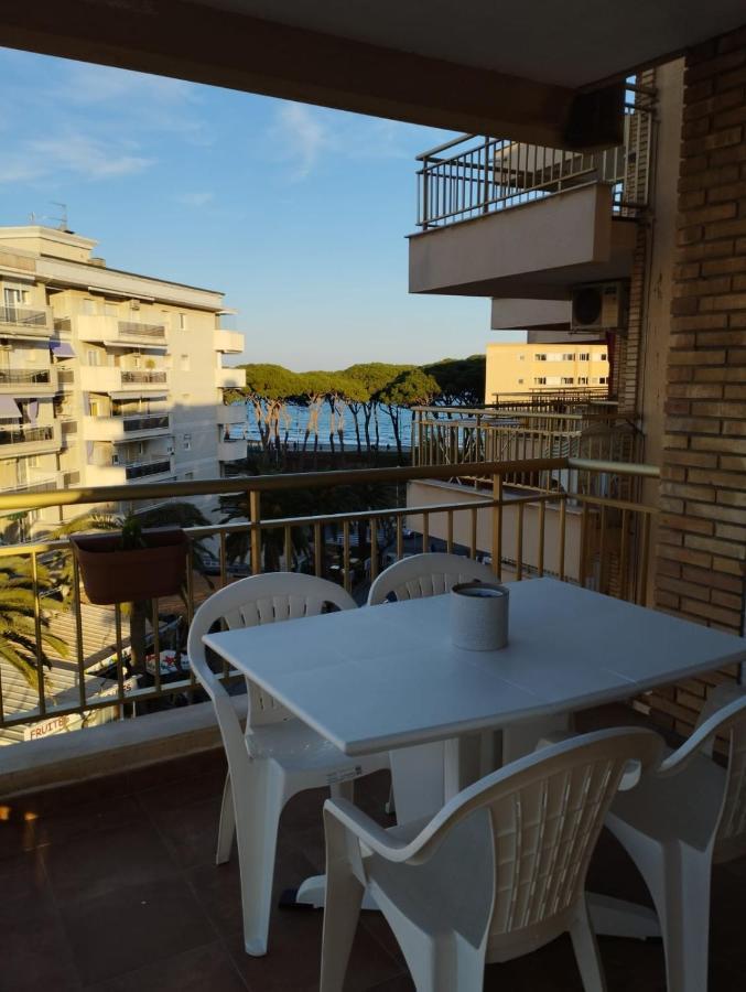 Seafront Apartment Pineda Beach ลาปีเนดา ภายนอก รูปภาพ