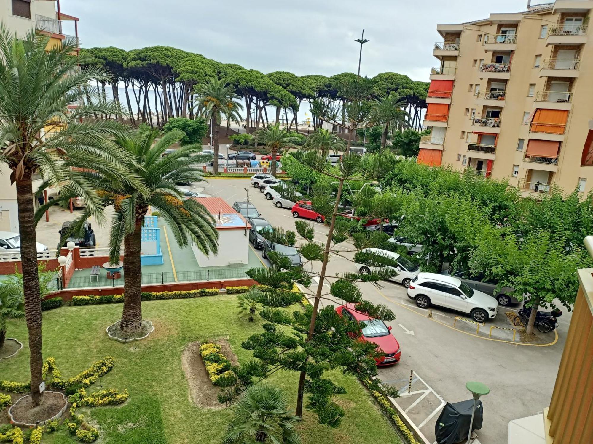 Seafront Apartment Pineda Beach ลาปีเนดา ภายนอก รูปภาพ